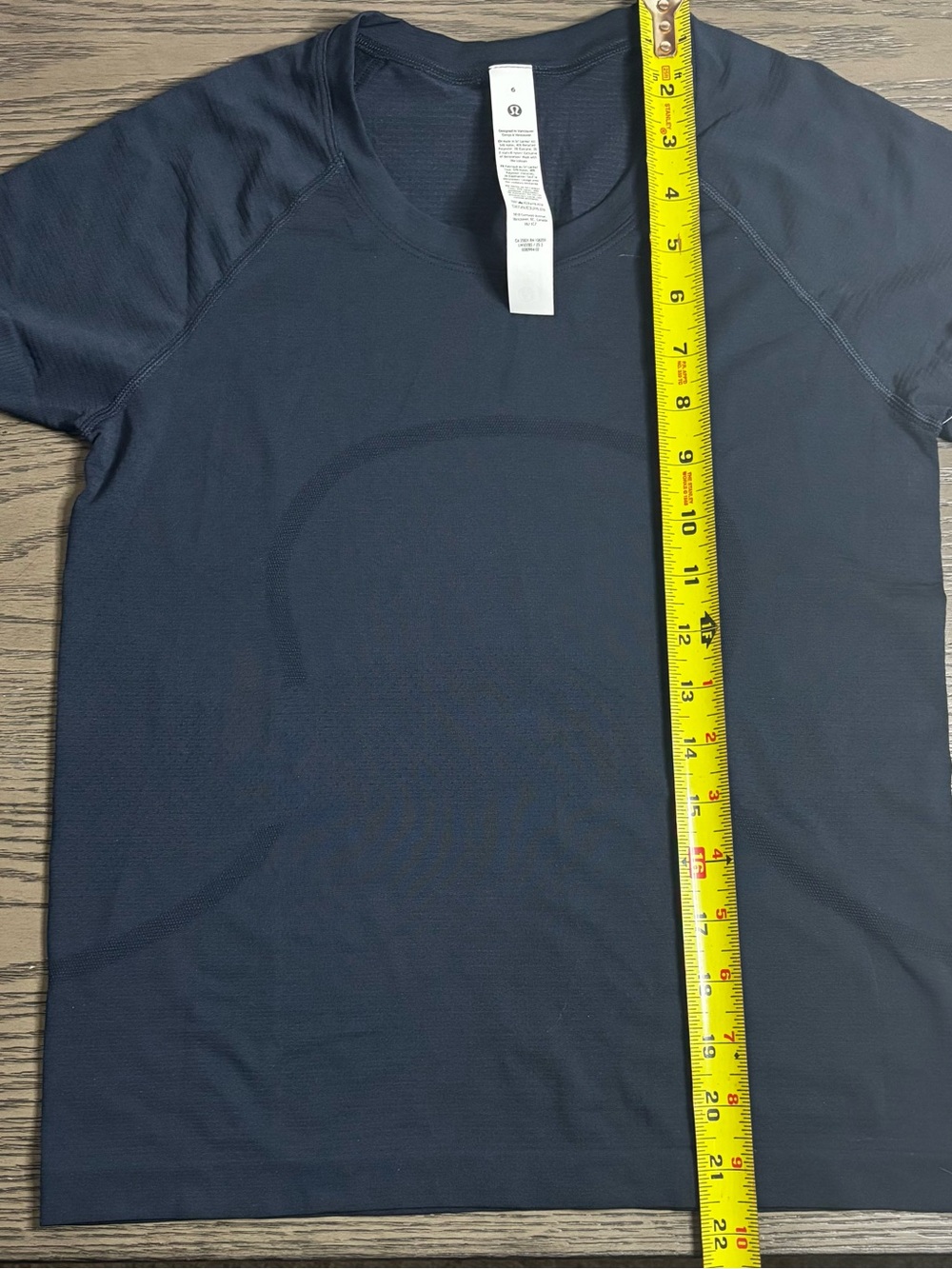 Lululemon Swiftly Tech Short Sleeve Shirt 2.0 Waist Length True Navy Size 6 NWT - Picture 3 of 6